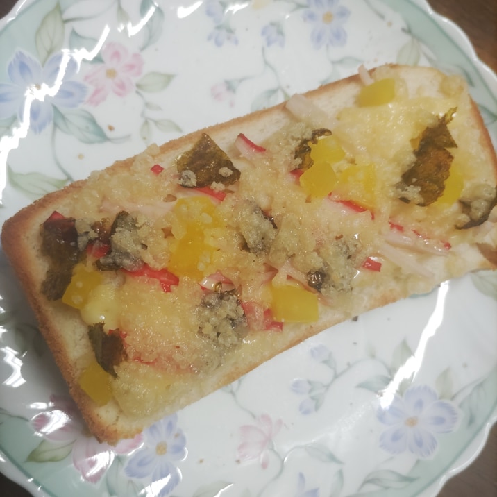 たくあんとカニカマと塩こんぶのチーズトースト